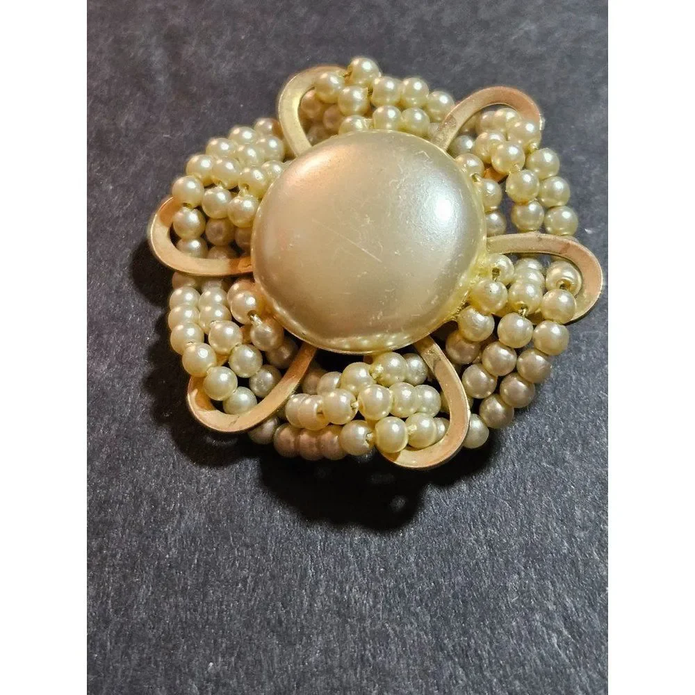 Gold tone vintage faux pearl brooch round